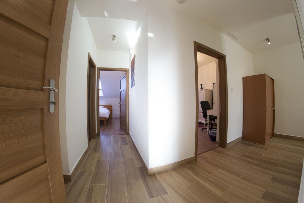 Prague Gate Apartments エクステリア 写真