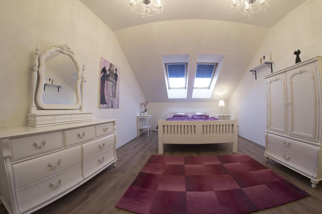 Prague Gate Apartments エクステリア 写真
